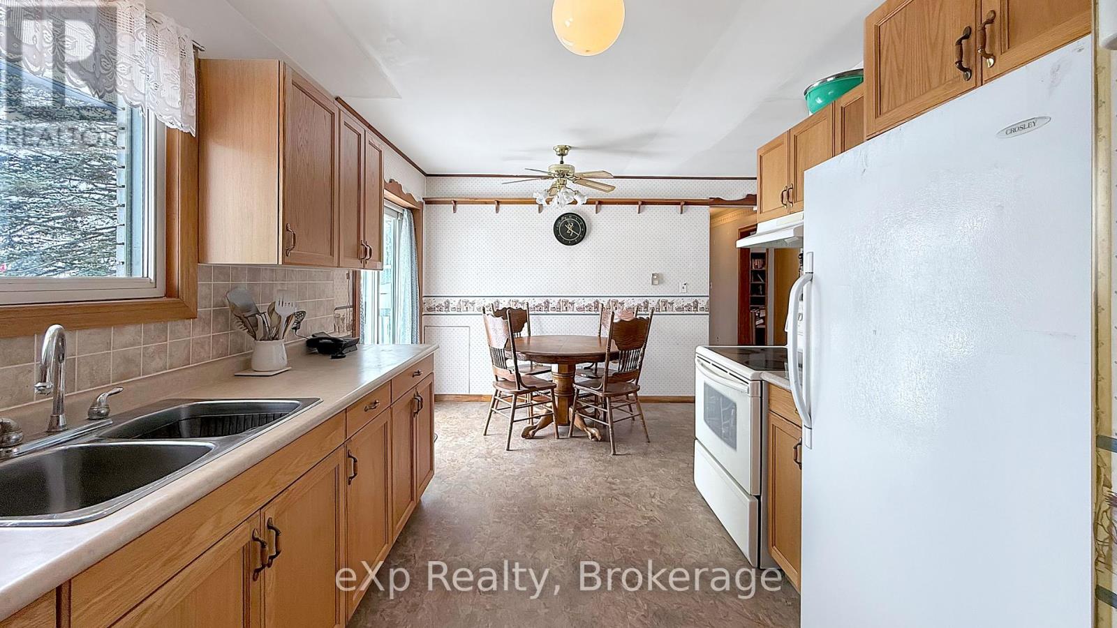 815 Albert Street E Property Photo 4