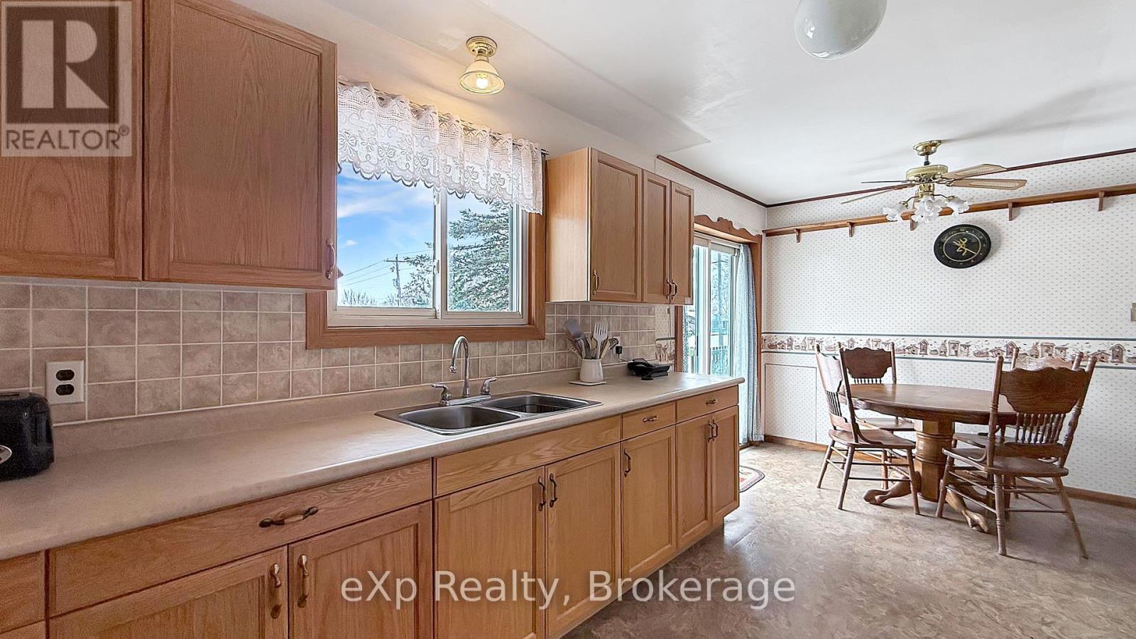 815 Albert Street E Property Photo 5