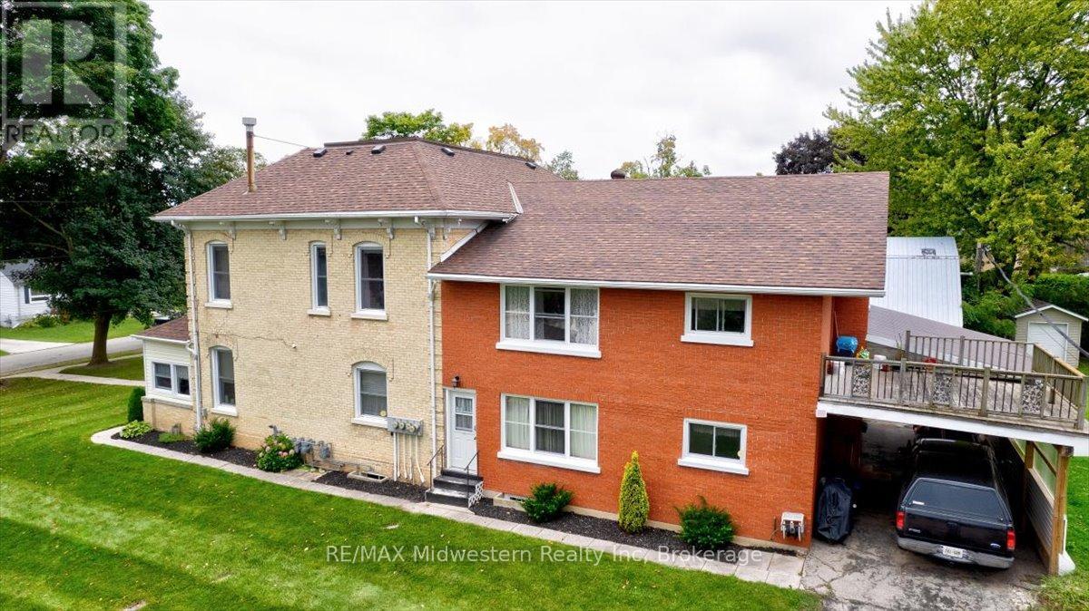 163 John Street S Property Photo 2