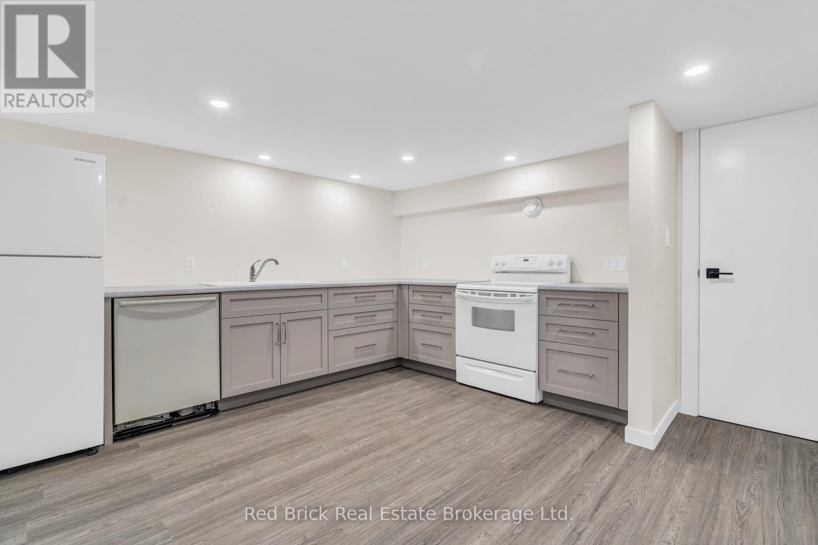 15 Clearview Street Property Photo 24