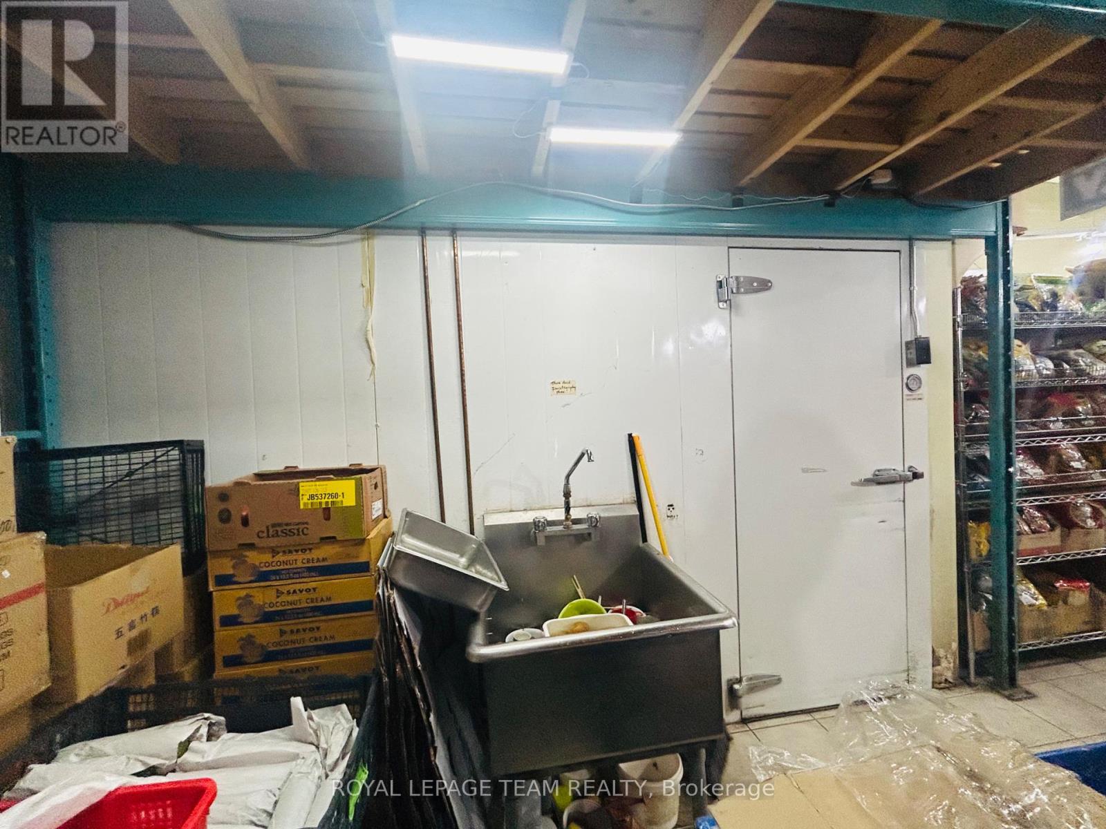 2 & 3 - 484 Hazeldean Road N Property Photo 16