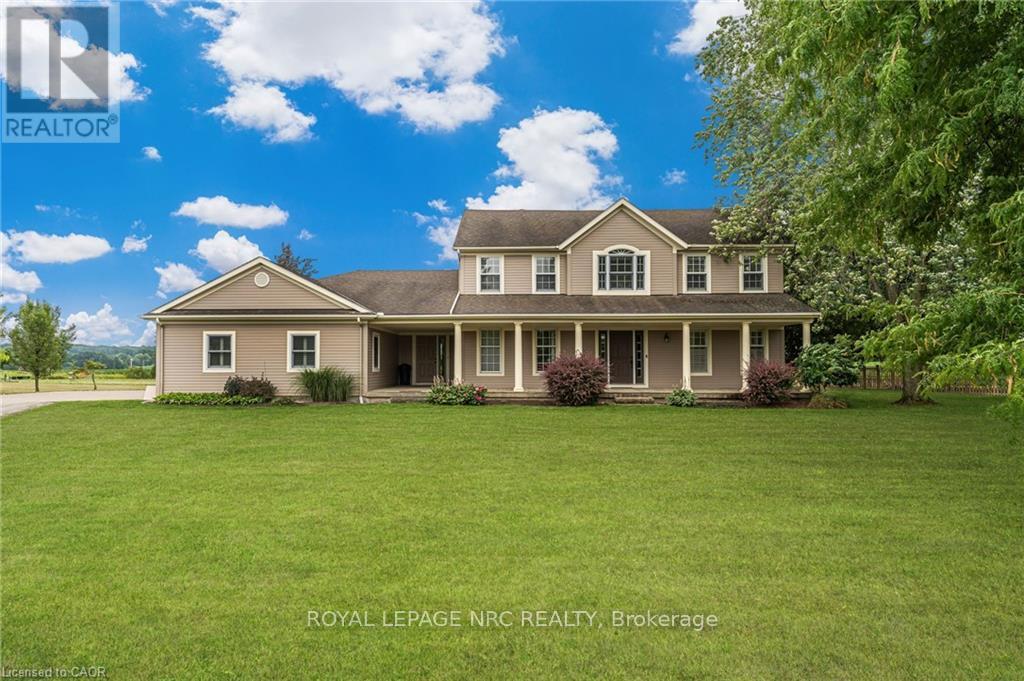 915 QUEENSTON ROAD S Property Photo 1
