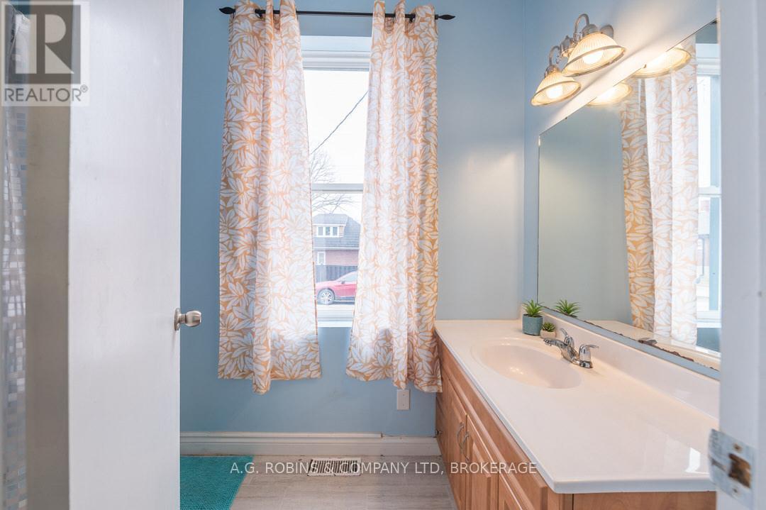 284 Brock Street Property Photo 13