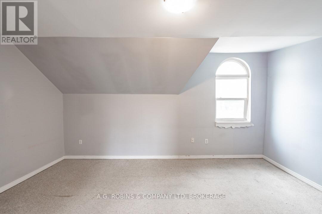284 Brock Street Property Photo 34