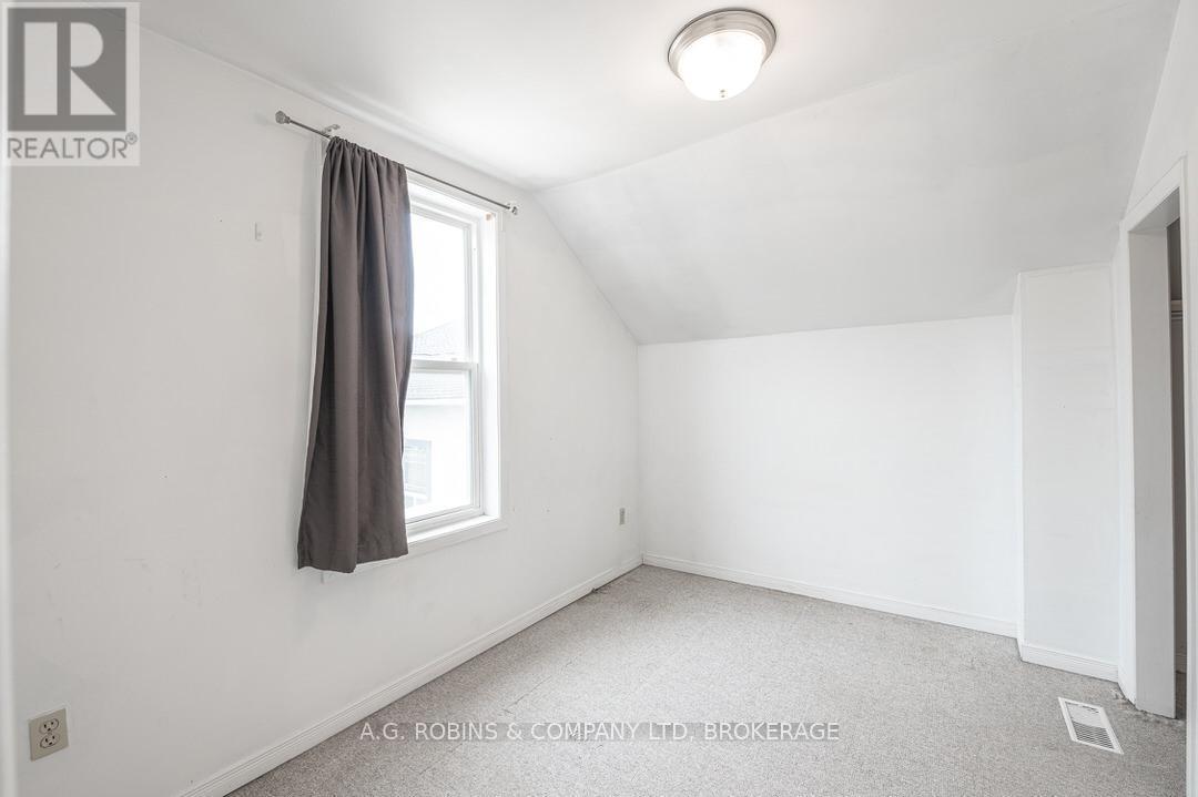 284 Brock Street Property Photo 39