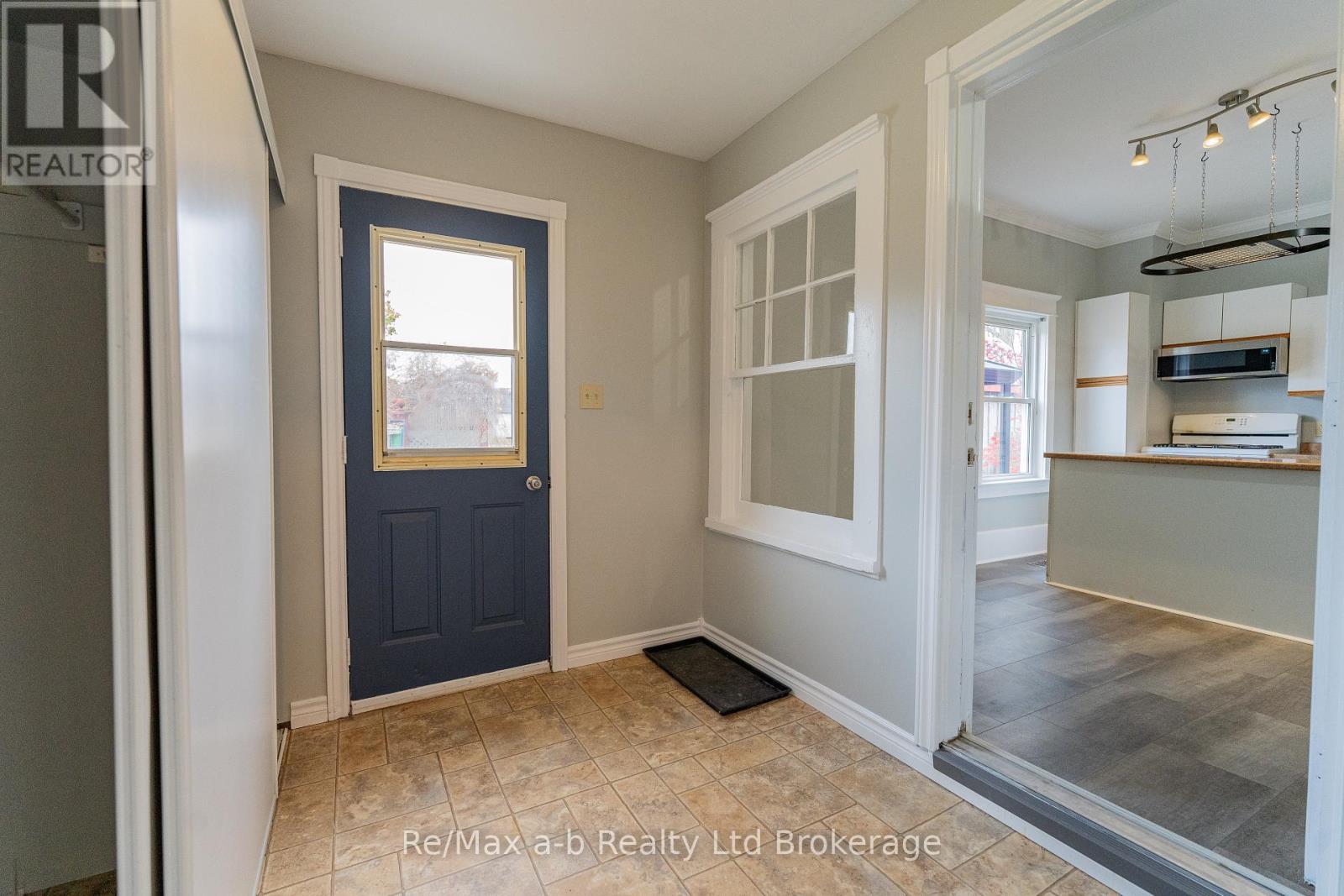72-74 Brock Street E Property Photo 2