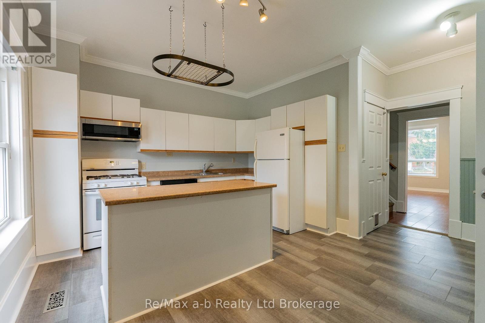 72-74 Brock Street E Property Photo 5