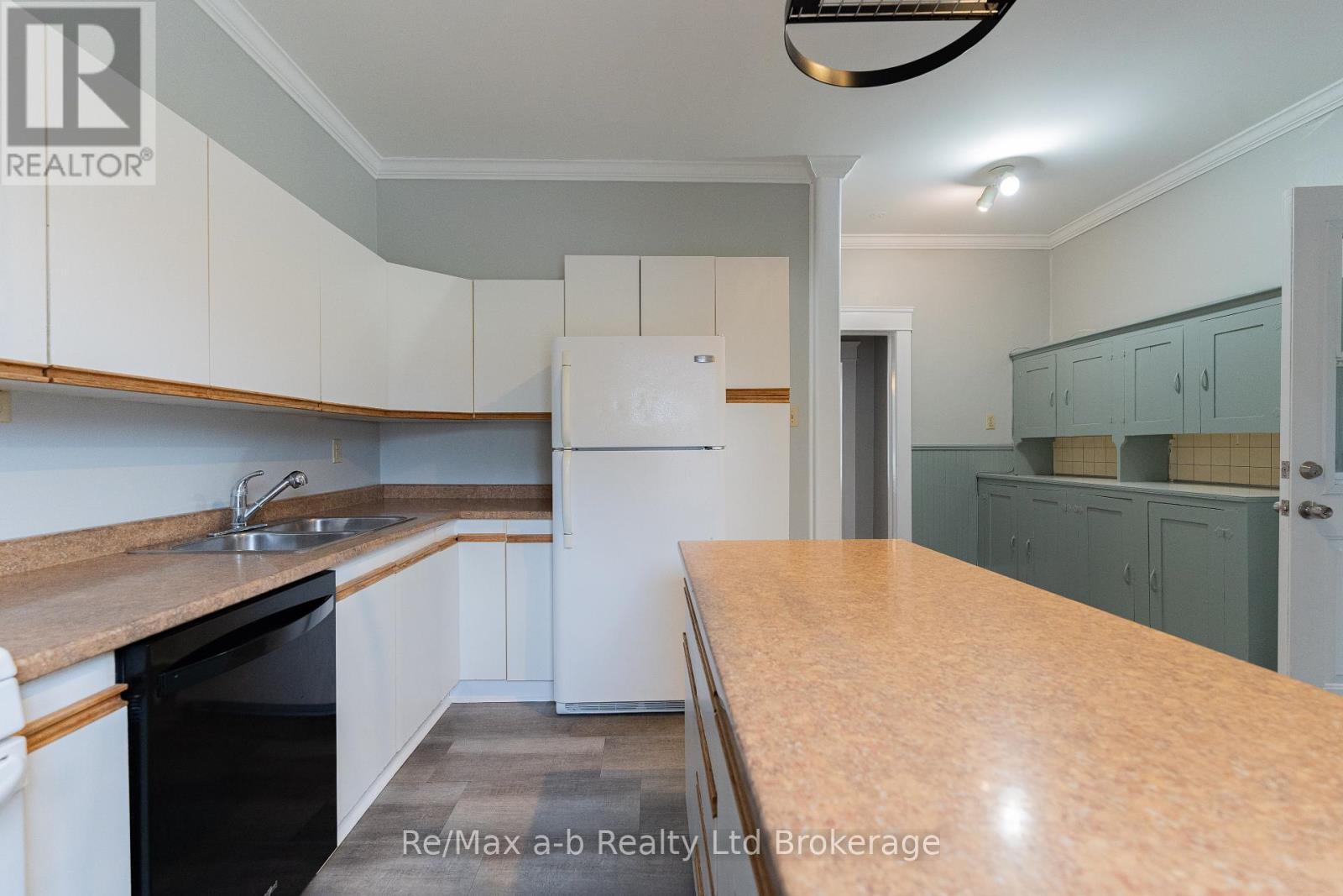 72-74 Brock Street E Property Photo 6