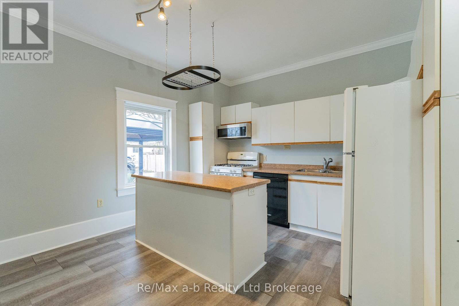 72-74 Brock Street E Property Photo 7