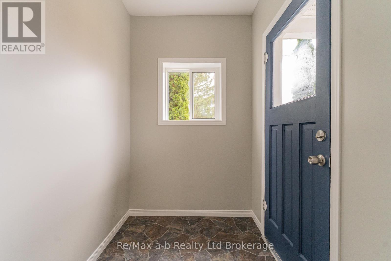 72-74 Brock Street E Property Photo 12