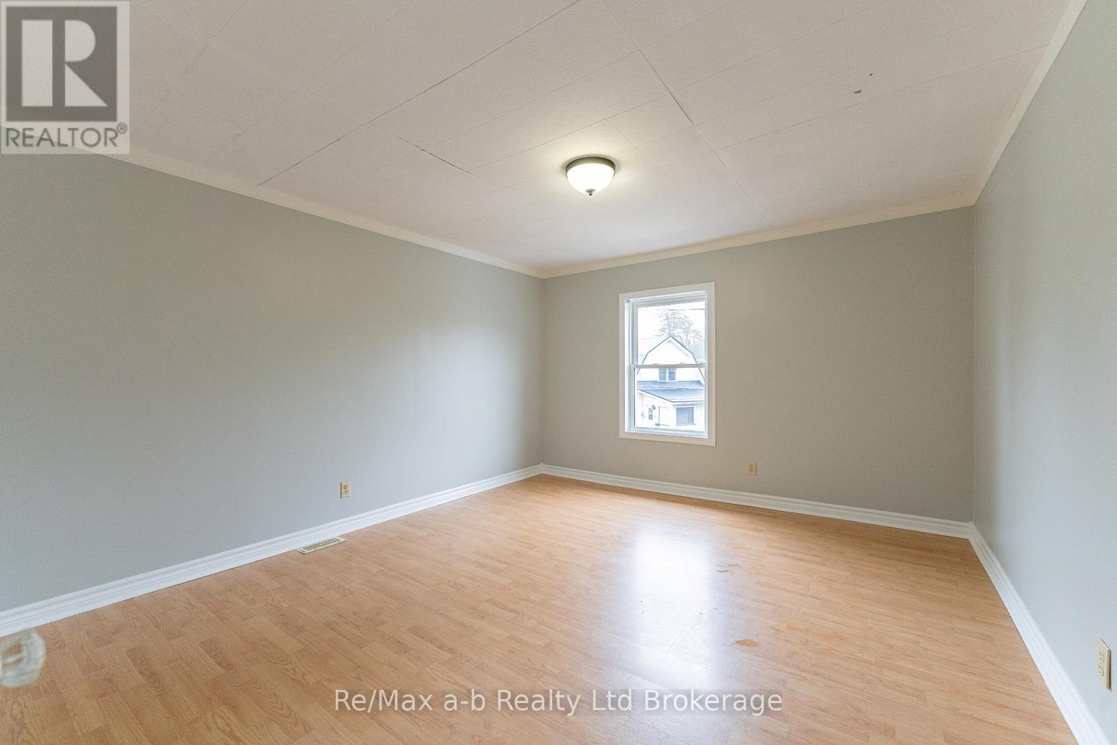 72-74 Brock Street E Property Photo 19