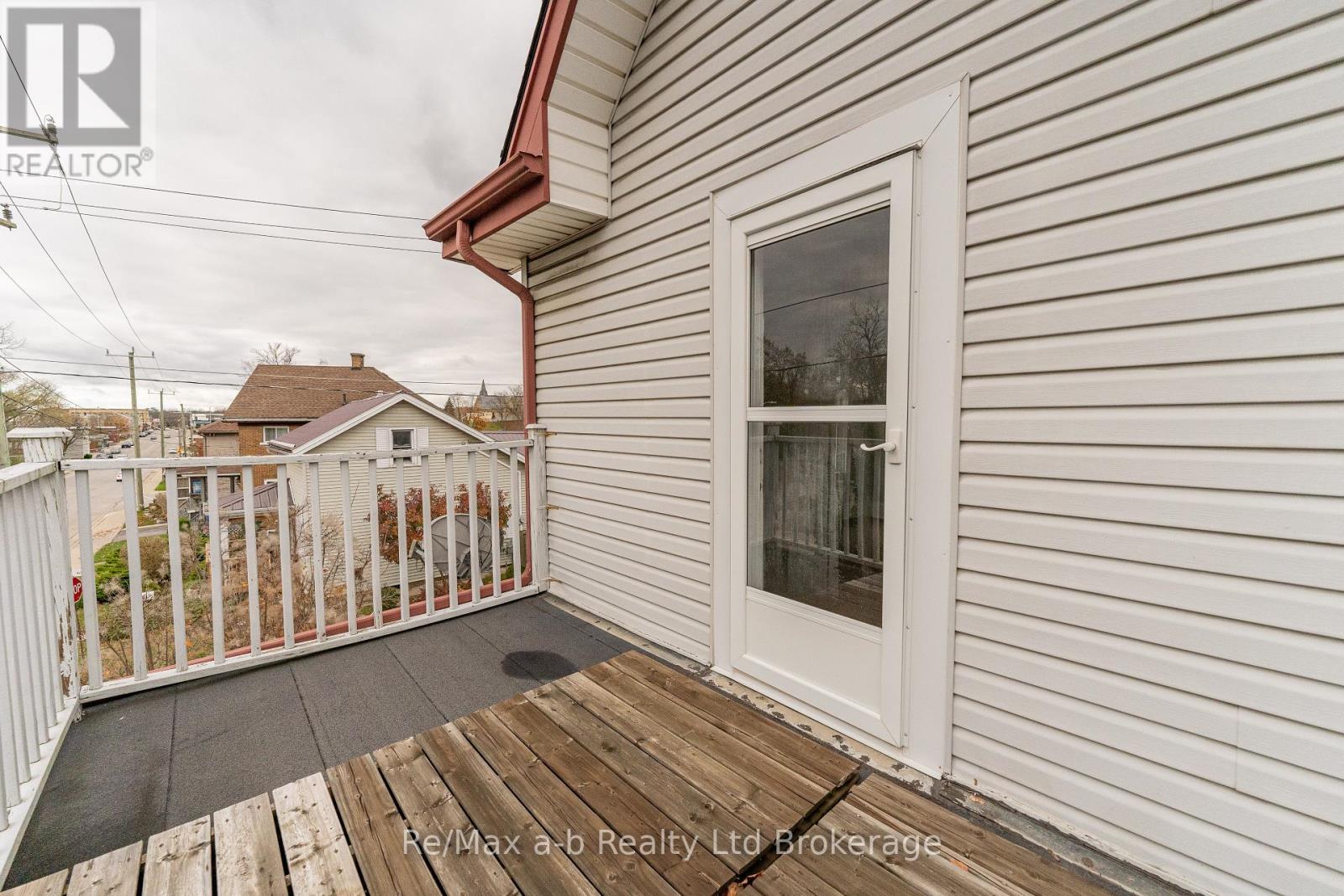 72-74 Brock Street E Property Photo 24