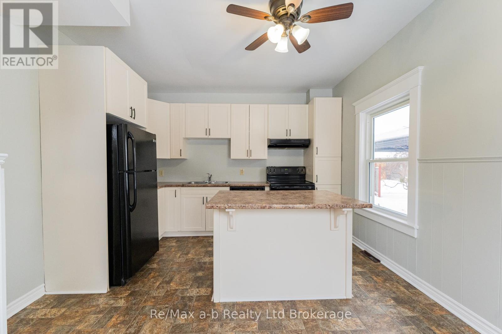 72-74 Brock Street E Property Photo 27