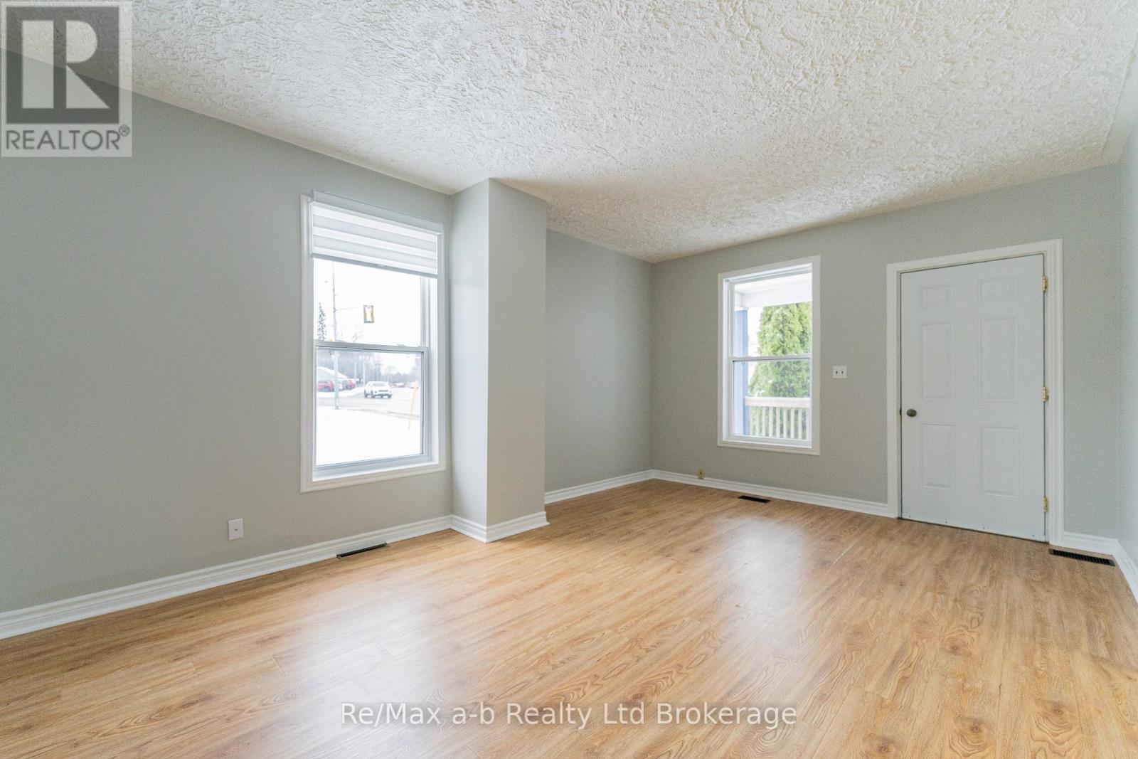 72-74 Brock Street E Property Photo 32