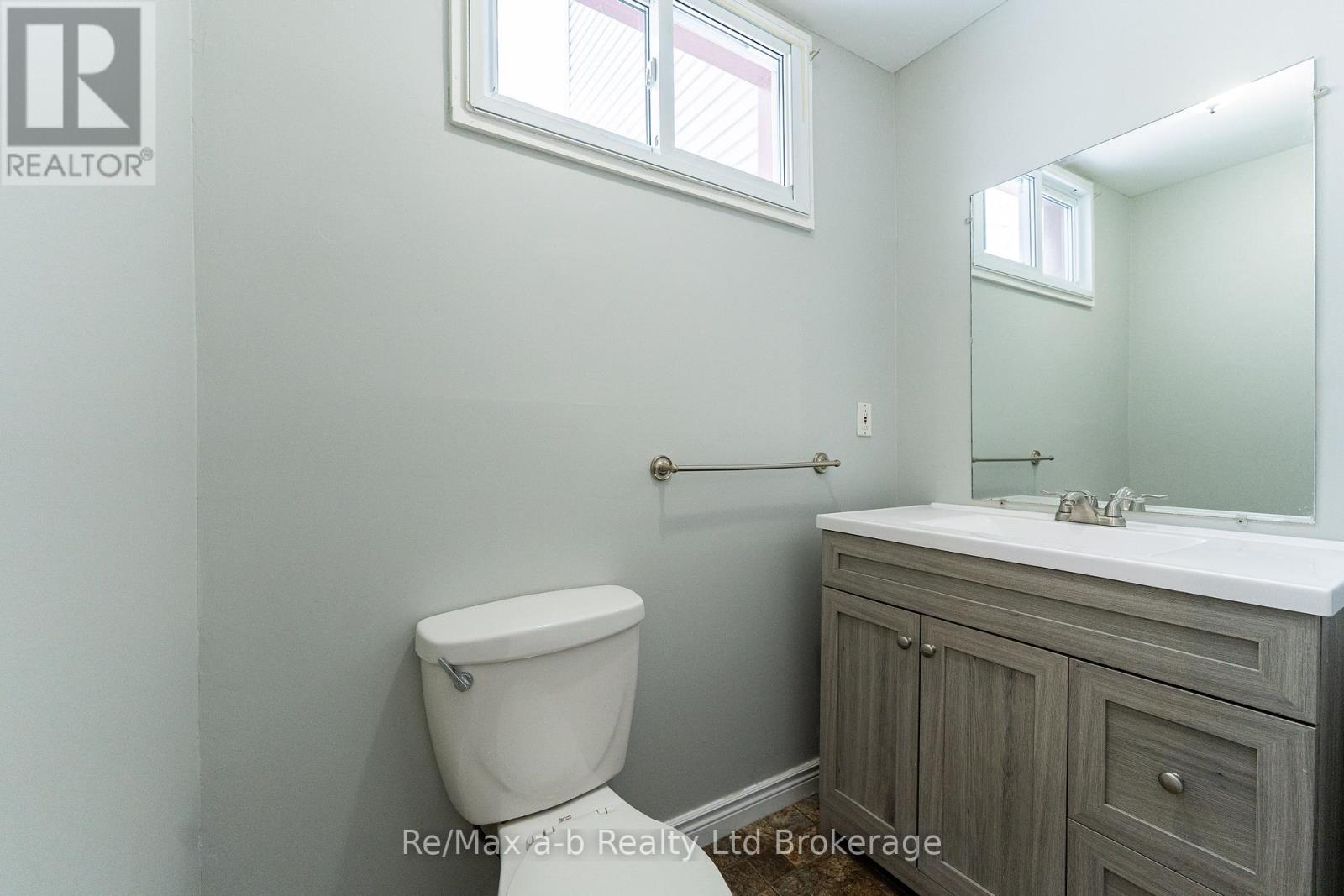 72-74 Brock Street E Property Photo 36