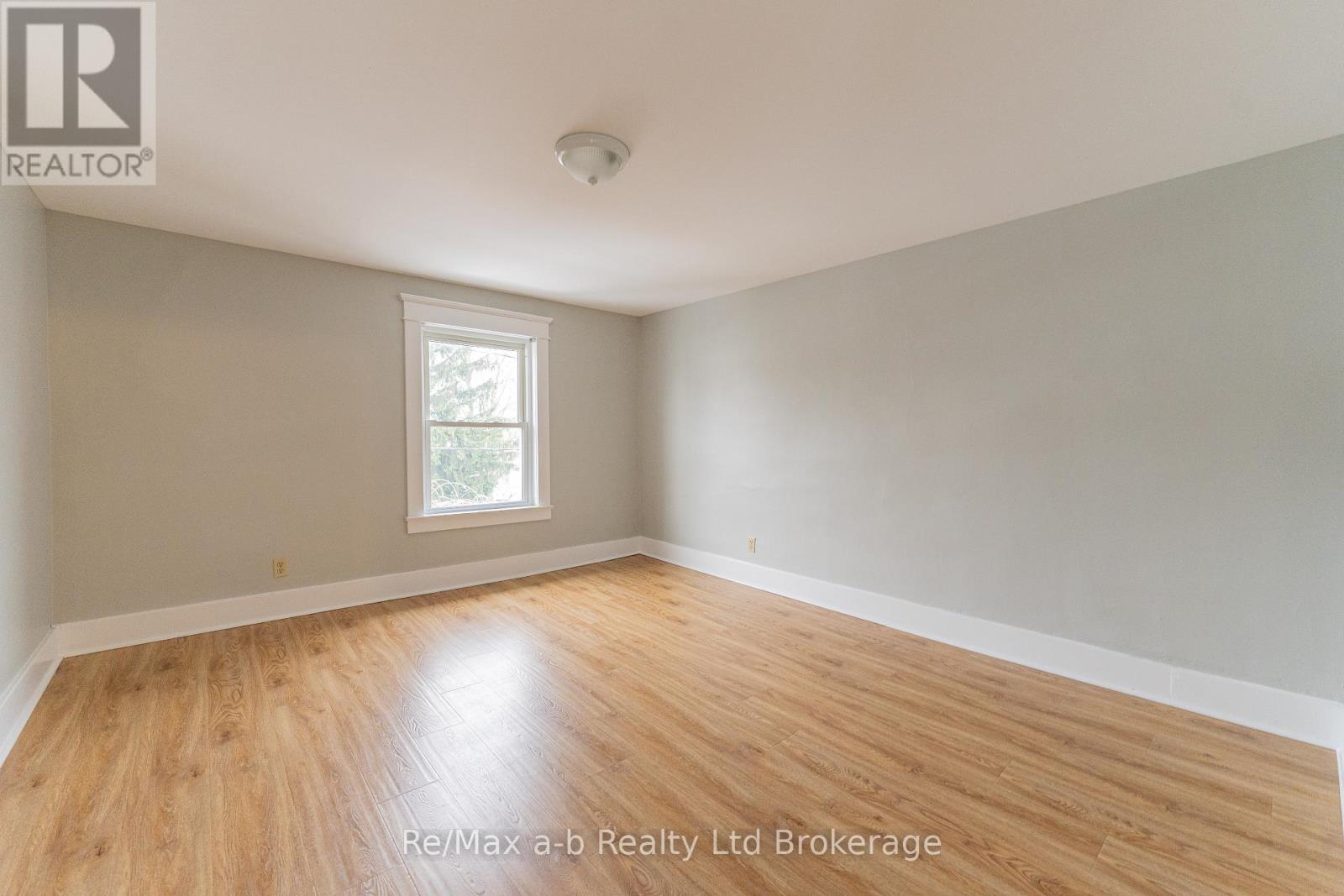 72-74 Brock Street E Property Photo 41