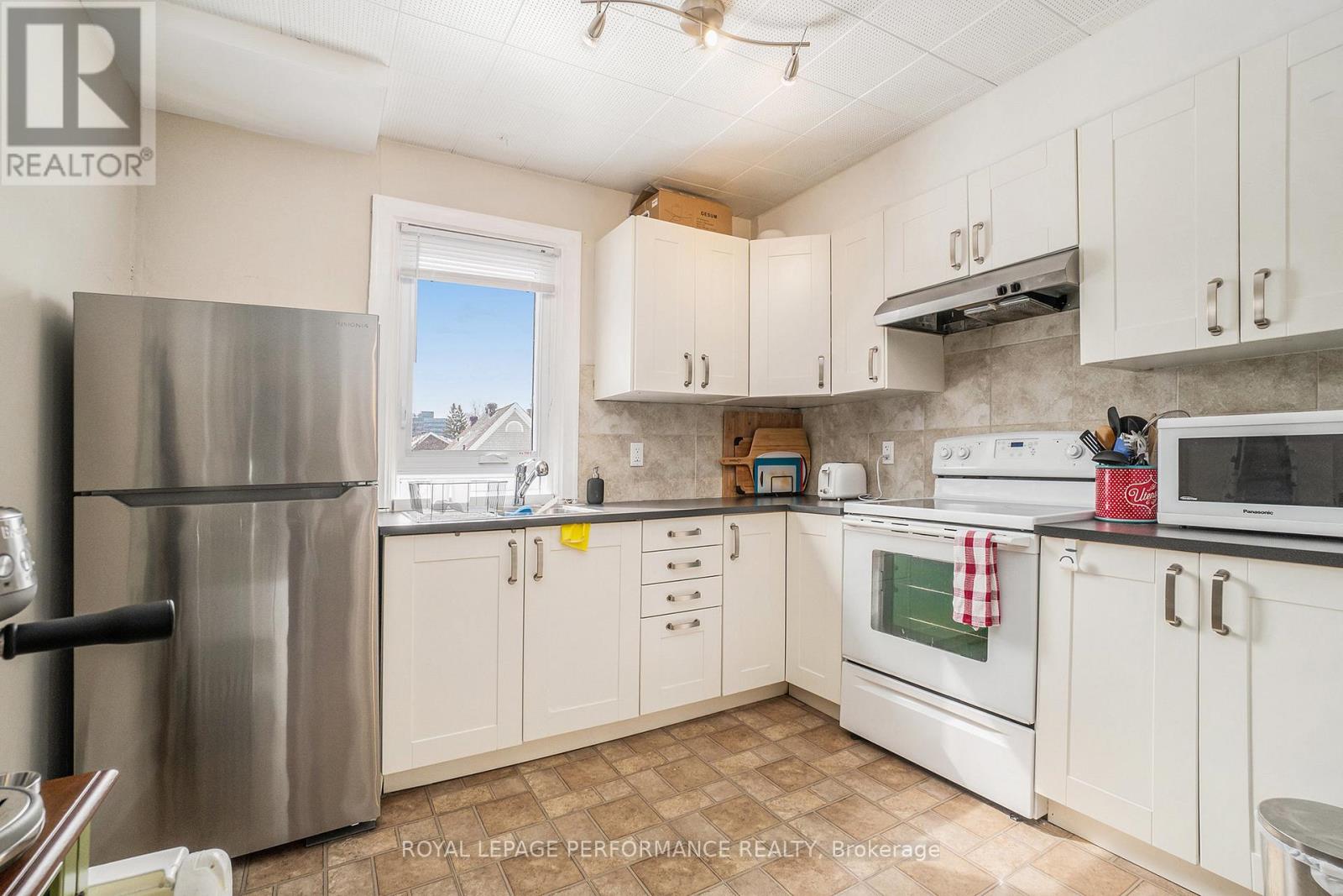 229 Carillon Street Property Photo 3