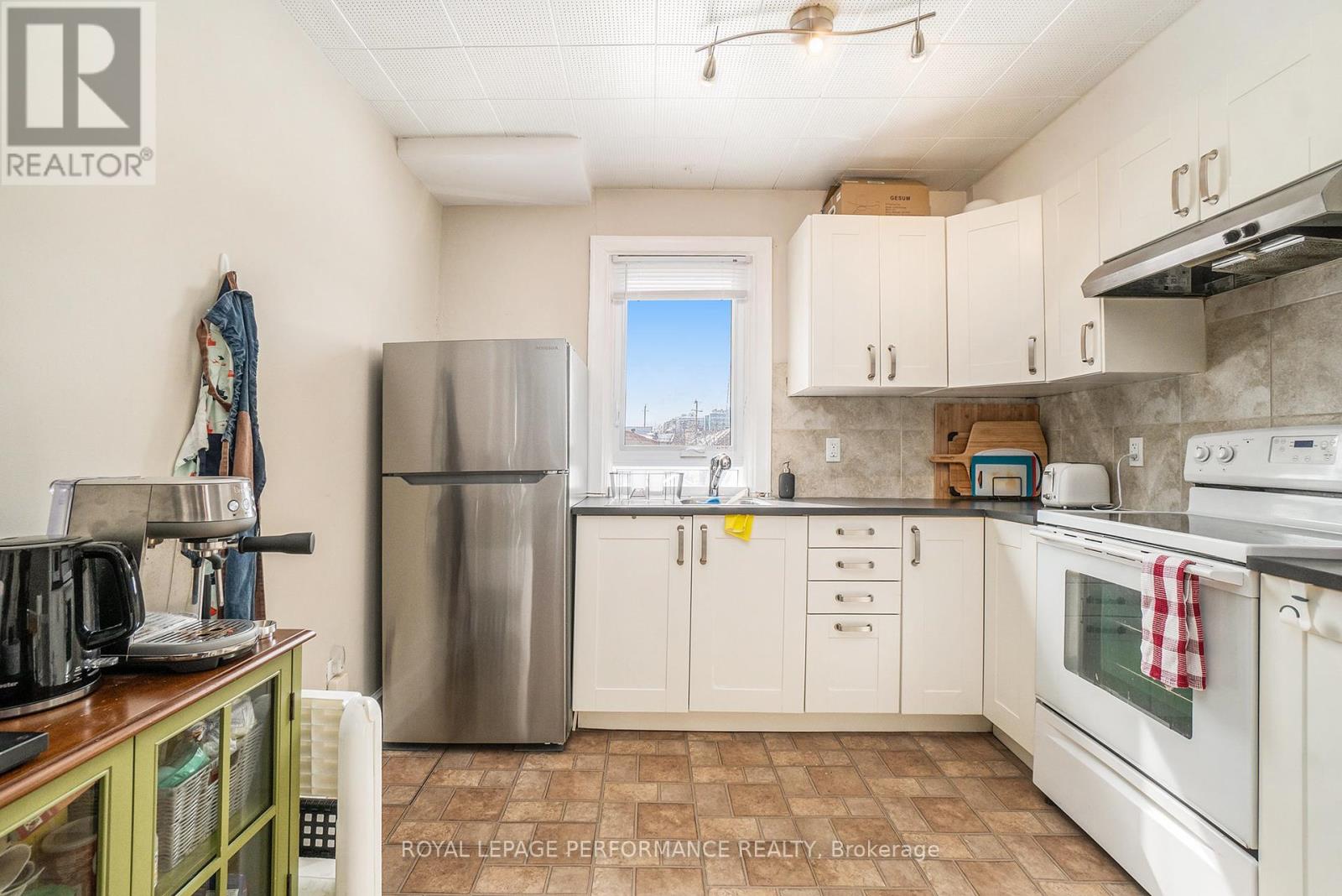 229 Carillon Street Property Photo 5