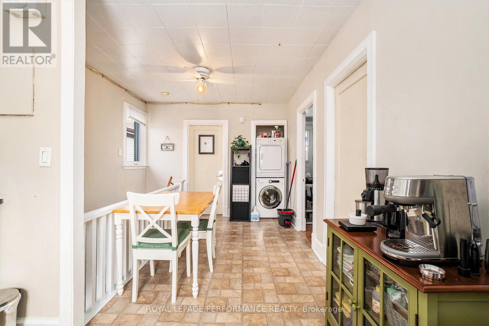 229 Carillon Street Property Photo 10