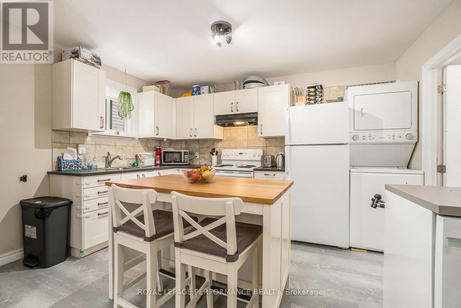 229 Carillon Street Property Photo 19