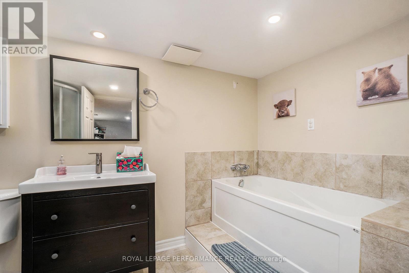 229 Carillon Street Property Photo 23