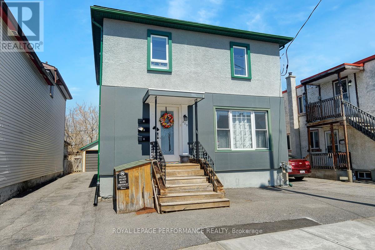 229 Carillon Street Property Photo 32