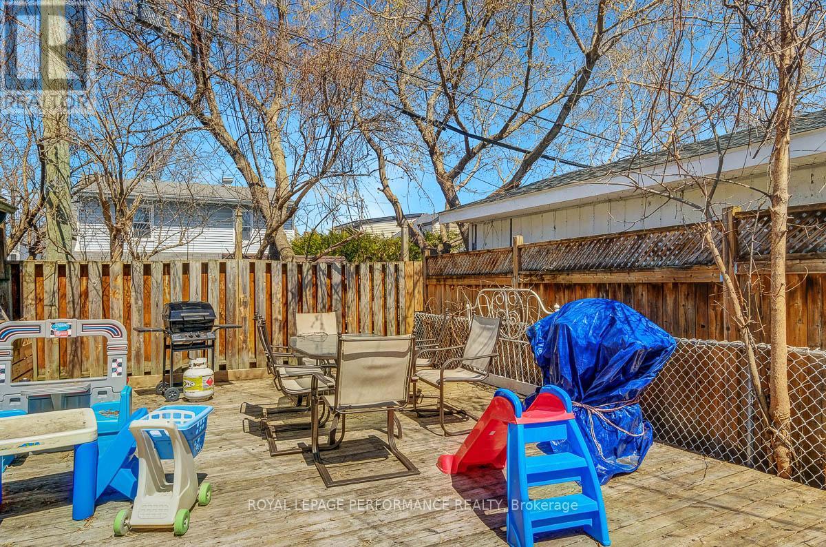 229 Carillon Street Property Photo 36