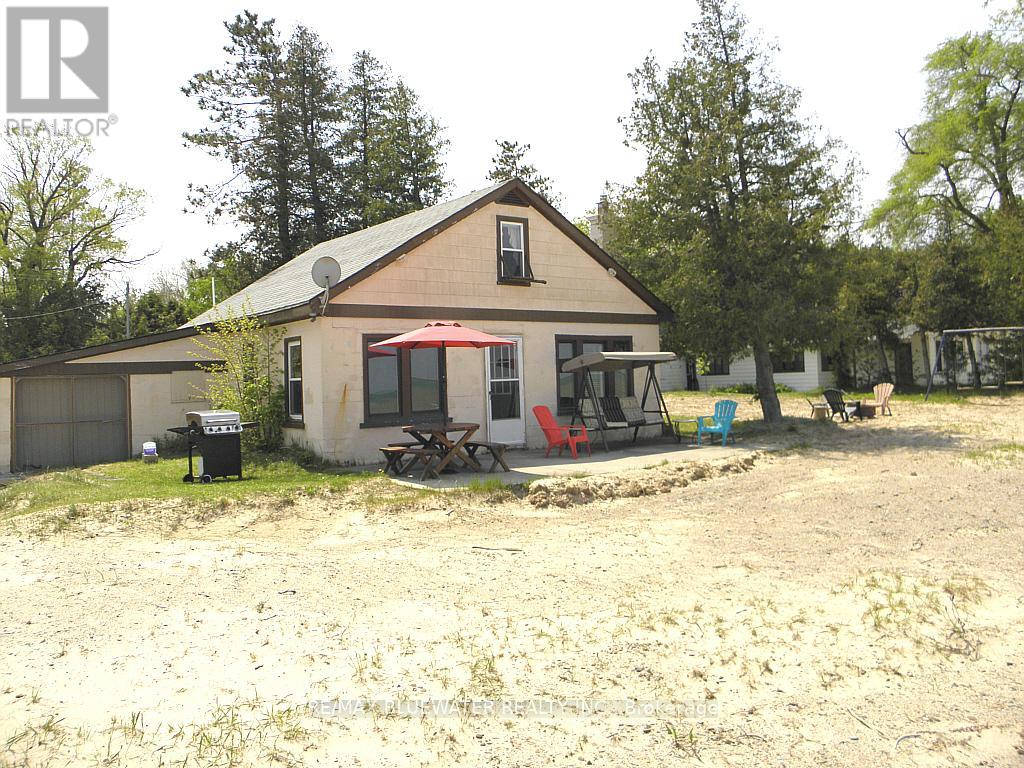 6290 William Street Property Photo 4