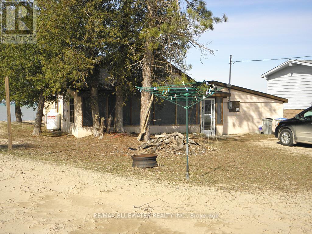 6290 William Street Property Photo 8