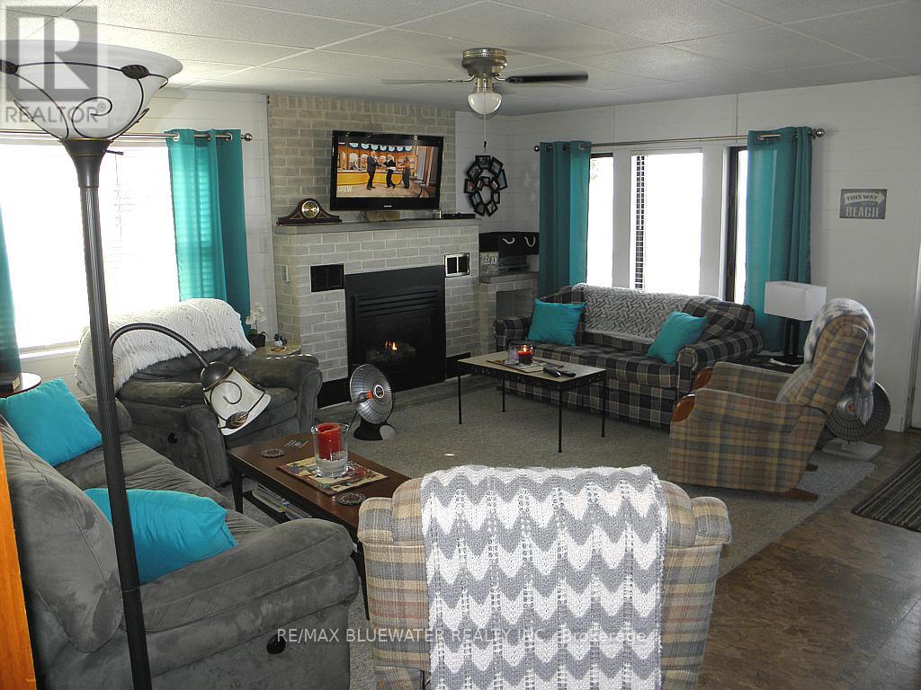 6290 William Street Property Photo 15