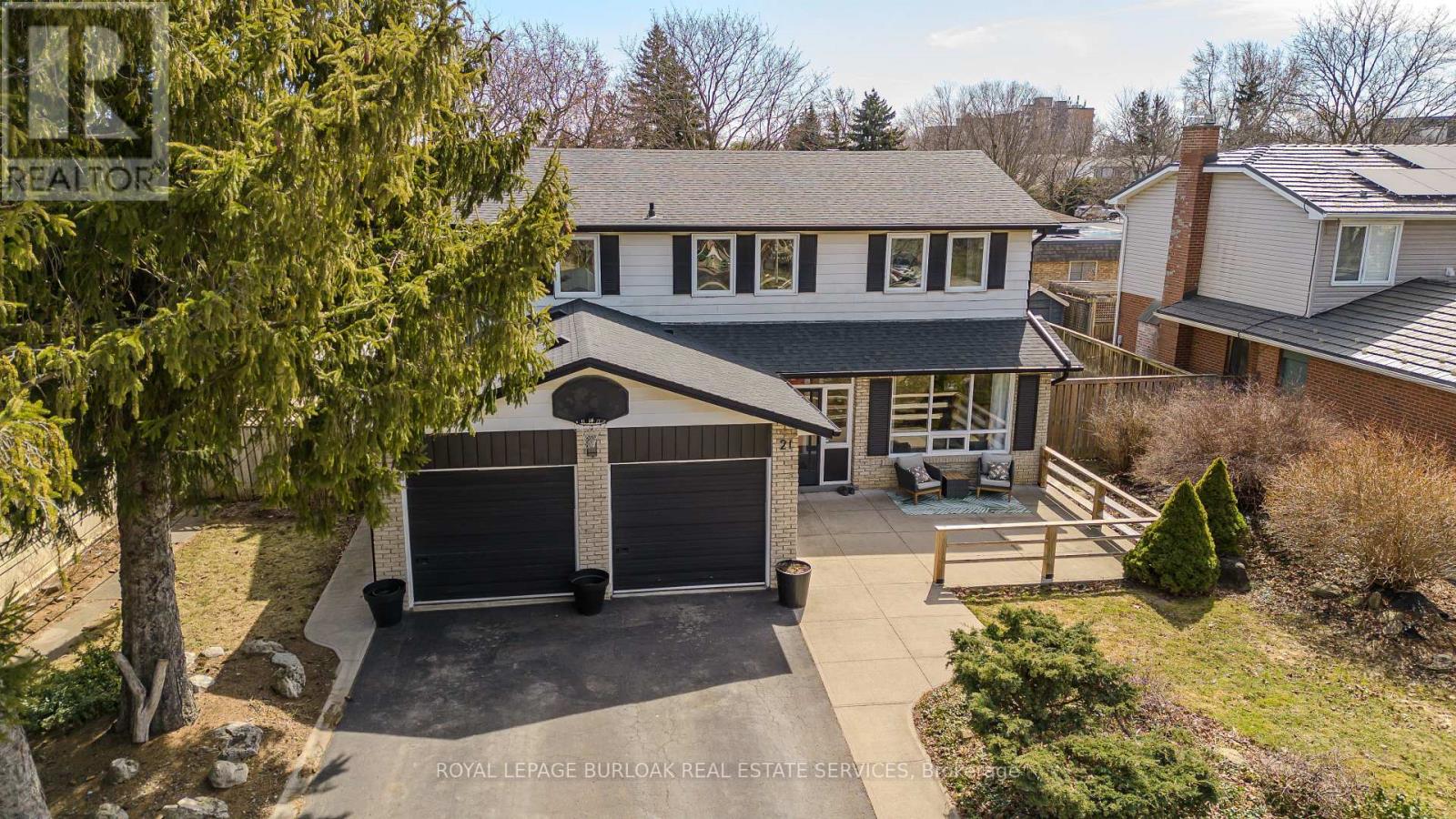 21 Cedar Street N Property Photo 1