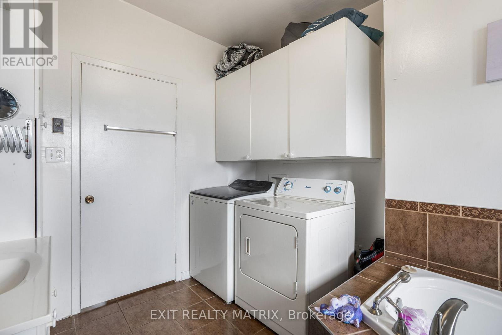 983-985-987 Aberdeen Street Property Photo 16