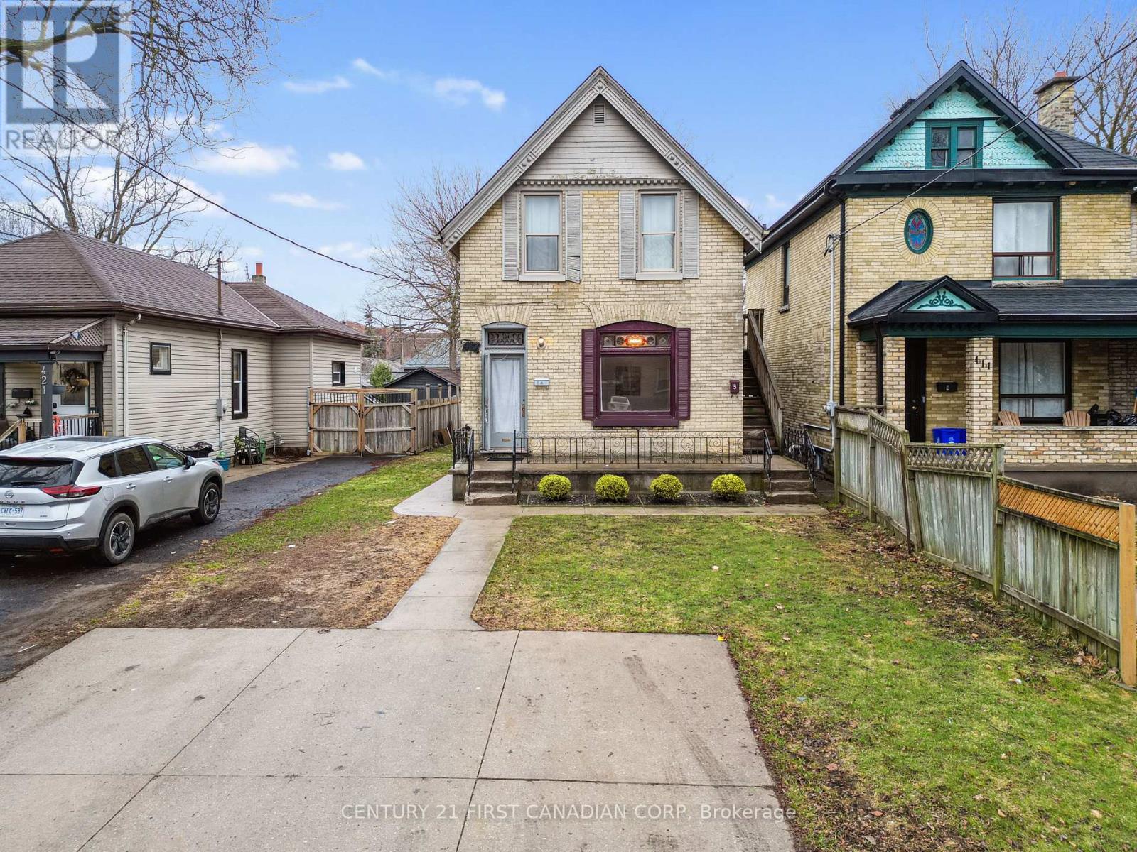 417 Grey Street Property Photo 1