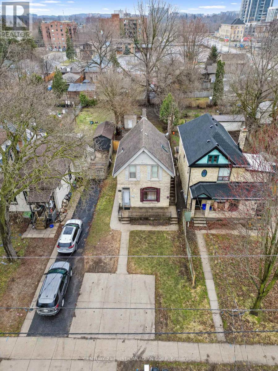 417 Grey Street Property Photo 2