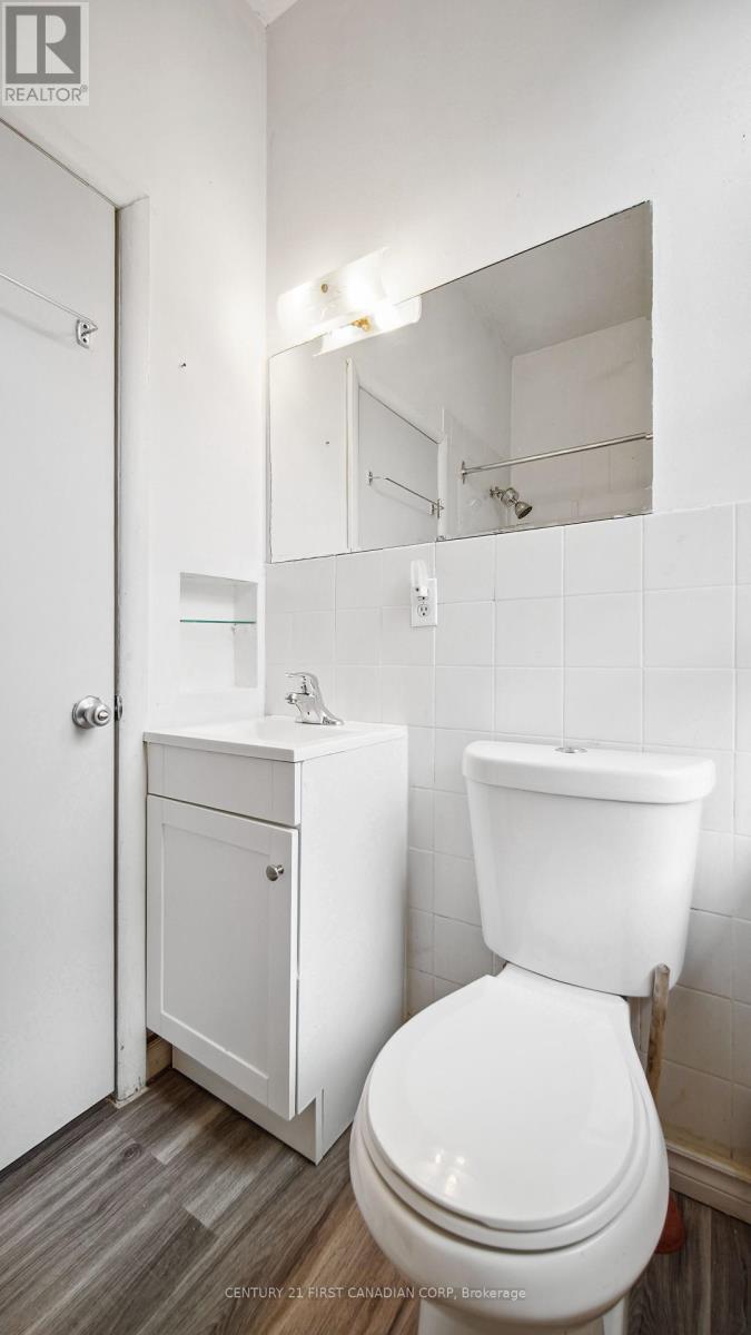 417 Grey Street Property Photo 5