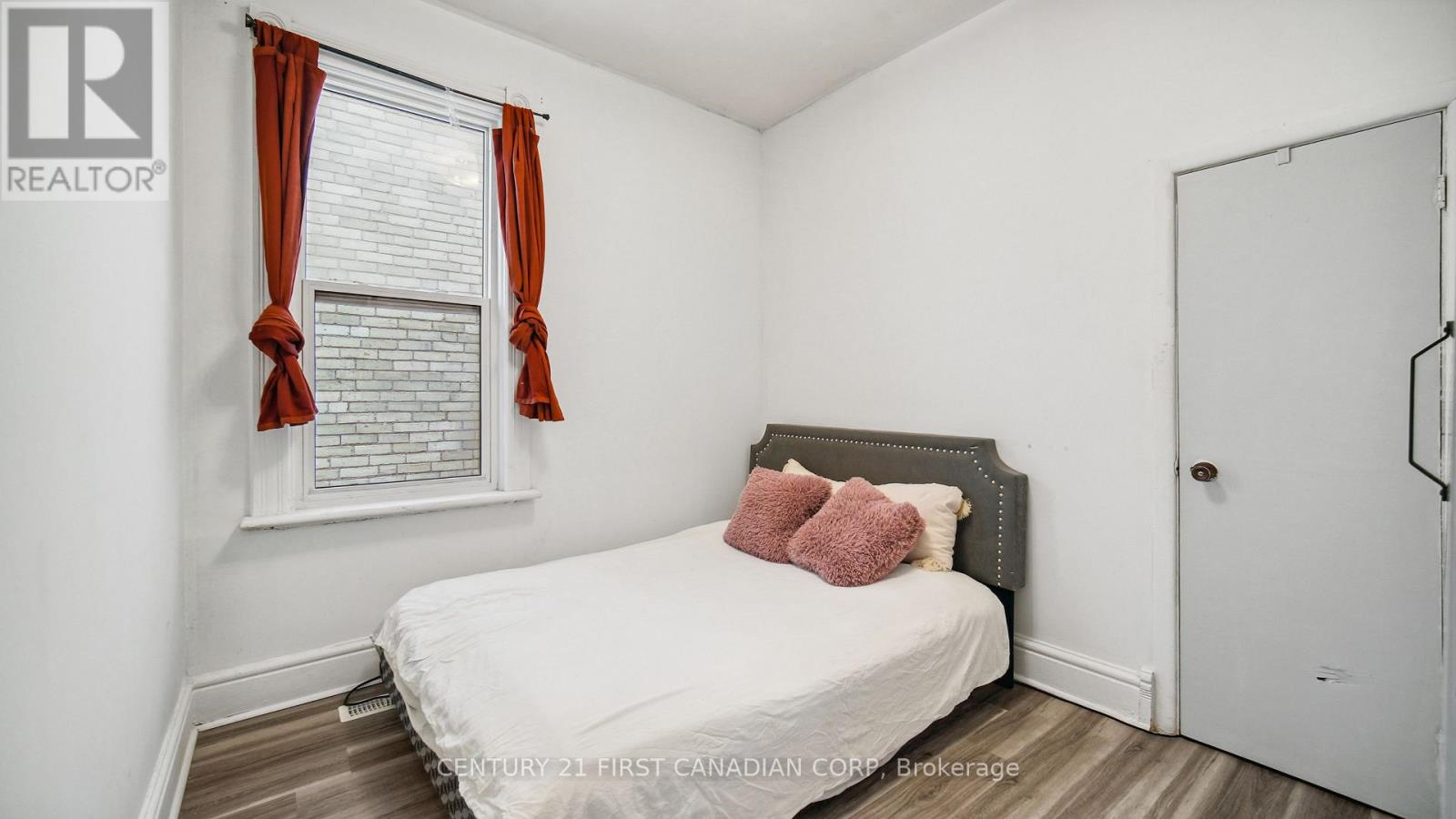 417 Grey Street Property Photo 12