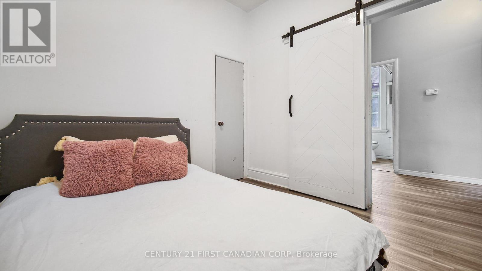 417 Grey Street Property Photo 13