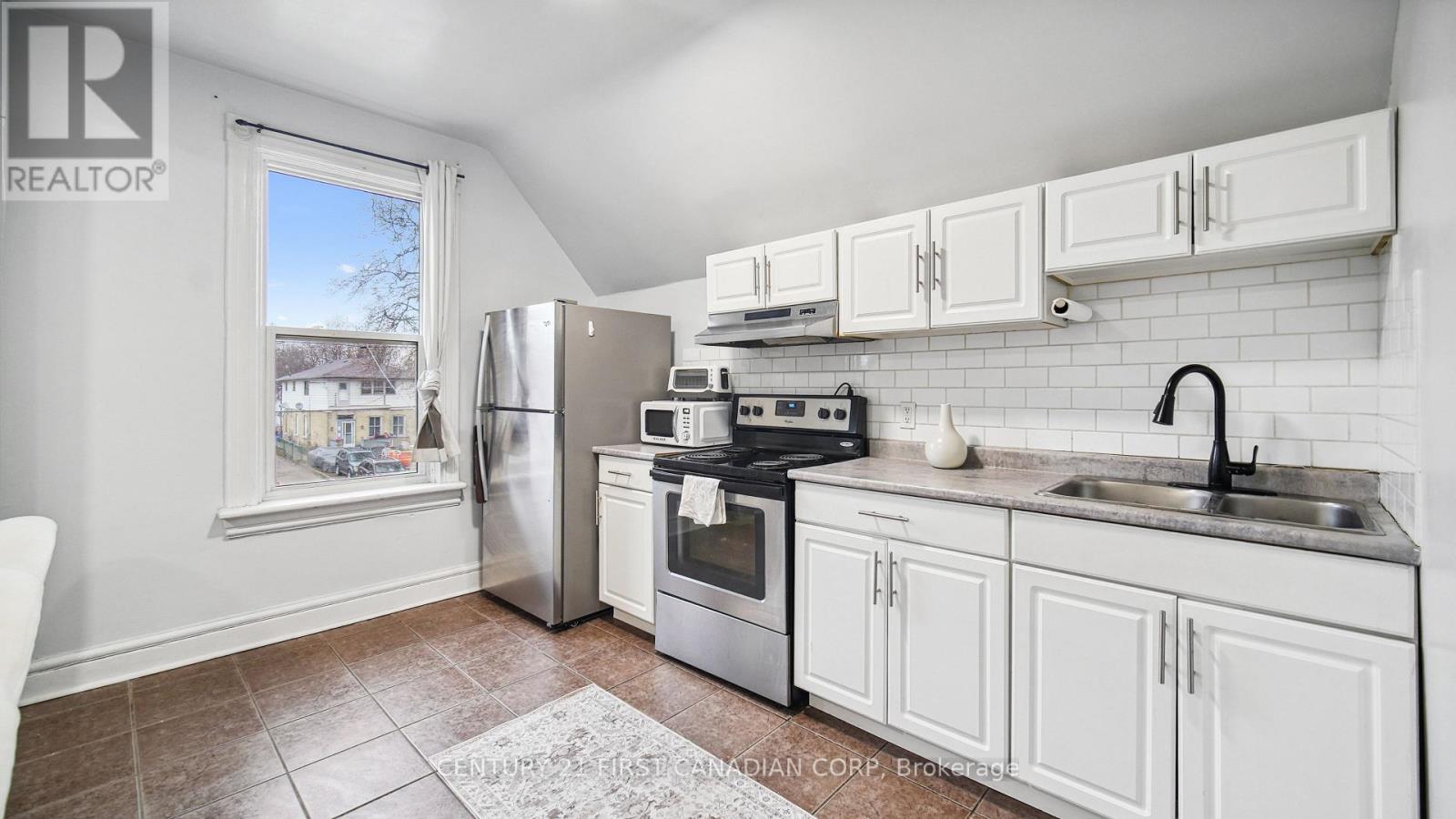 417 Grey Street Property Photo 15