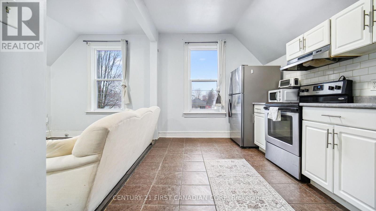 417 Grey Street Property Photo 16