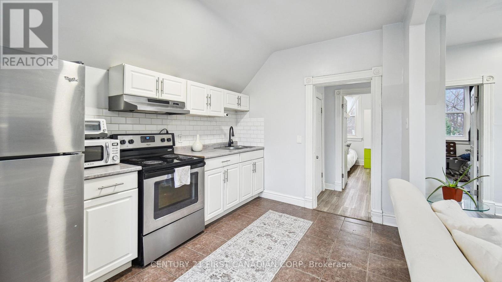 417 Grey Street Property Photo 17