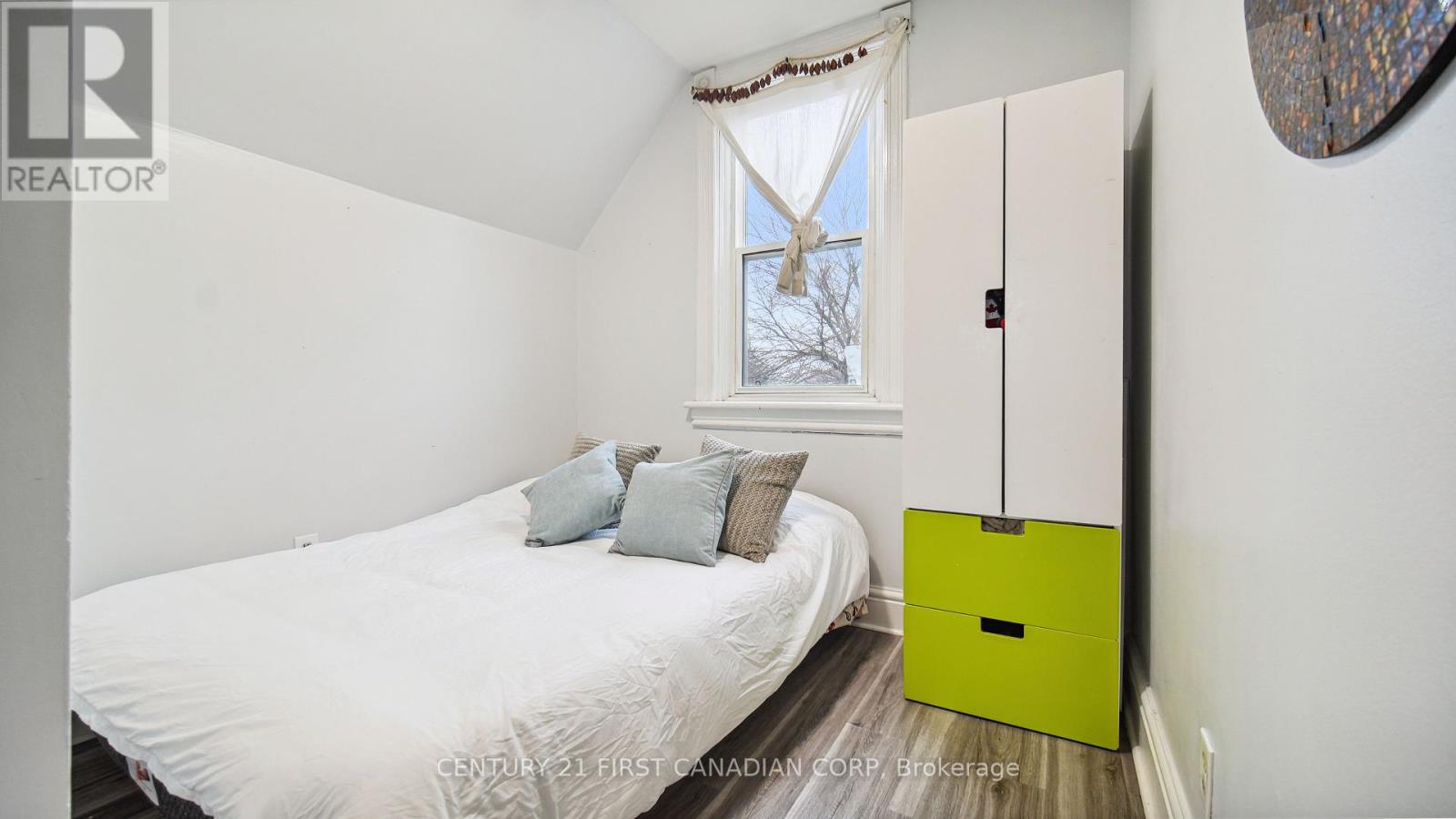 417 Grey Street Property Photo 18