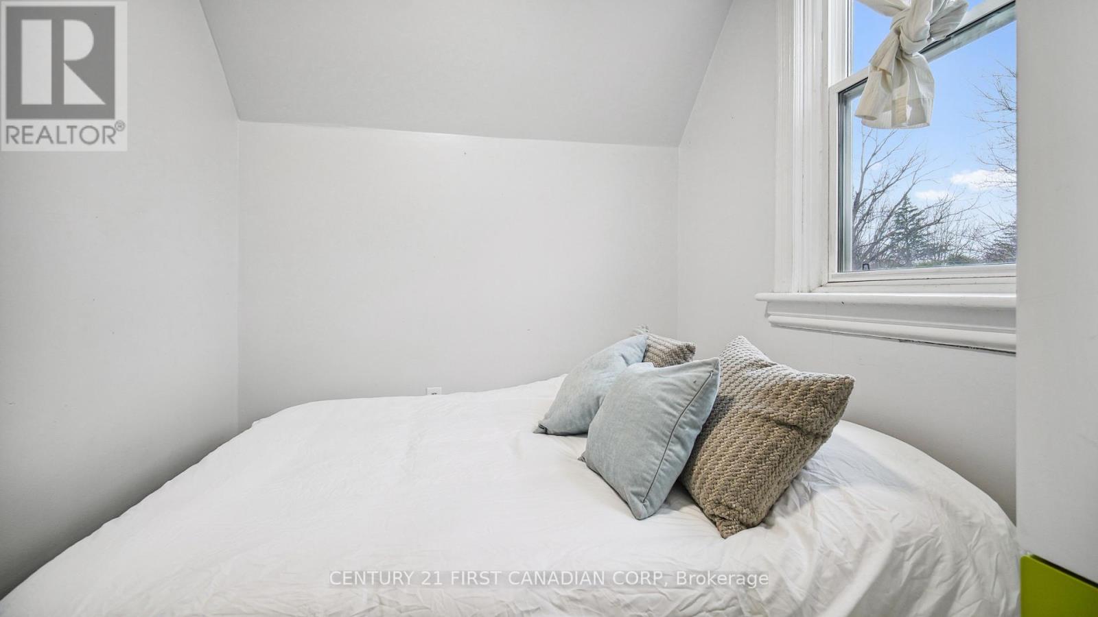 417 Grey Street Property Photo 19