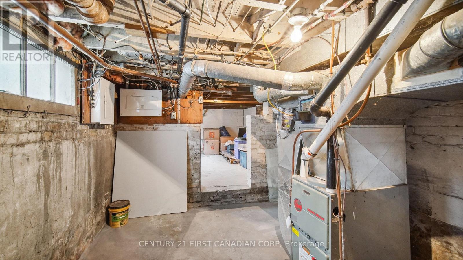 417 Grey Street Property Photo 32