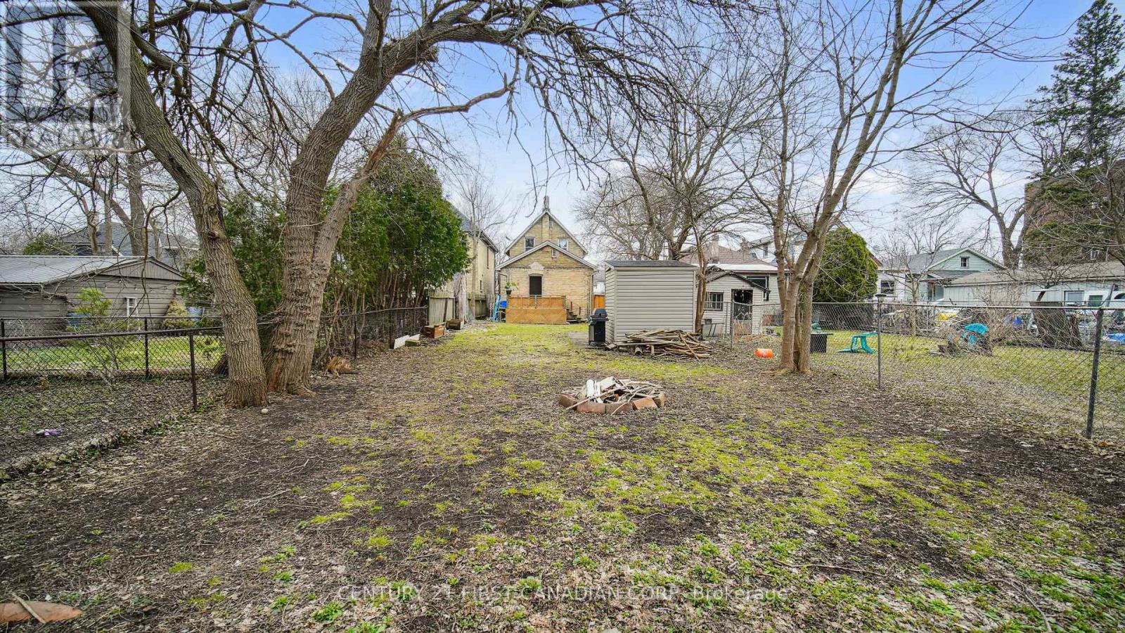 417 Grey Street Property Photo 36
