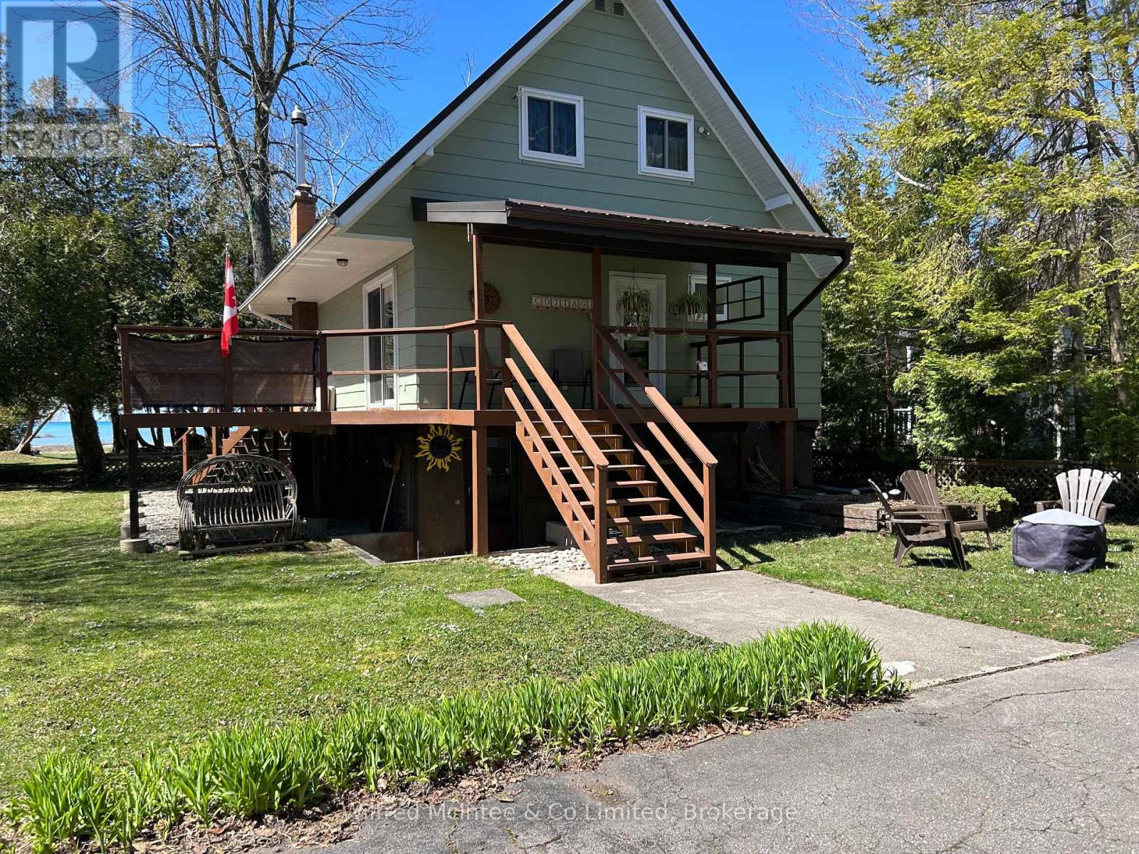 135 Huron Road Property Photo 1