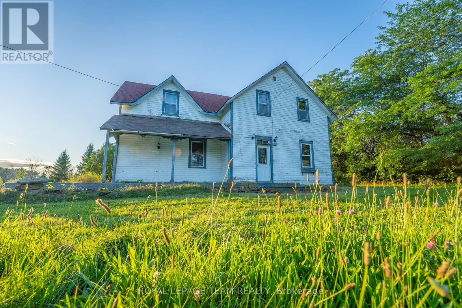 1102 Perth Road N Property Photo 1