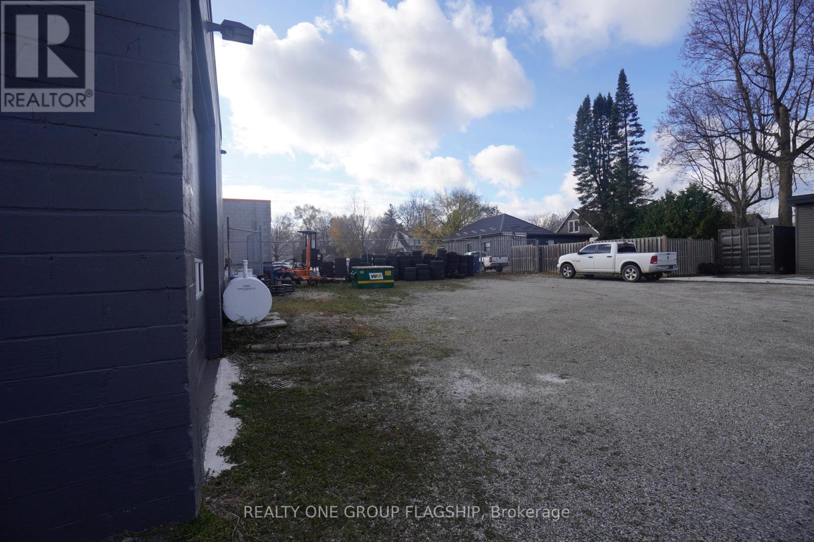205 Wharncliffe Road S Property Photo 22
