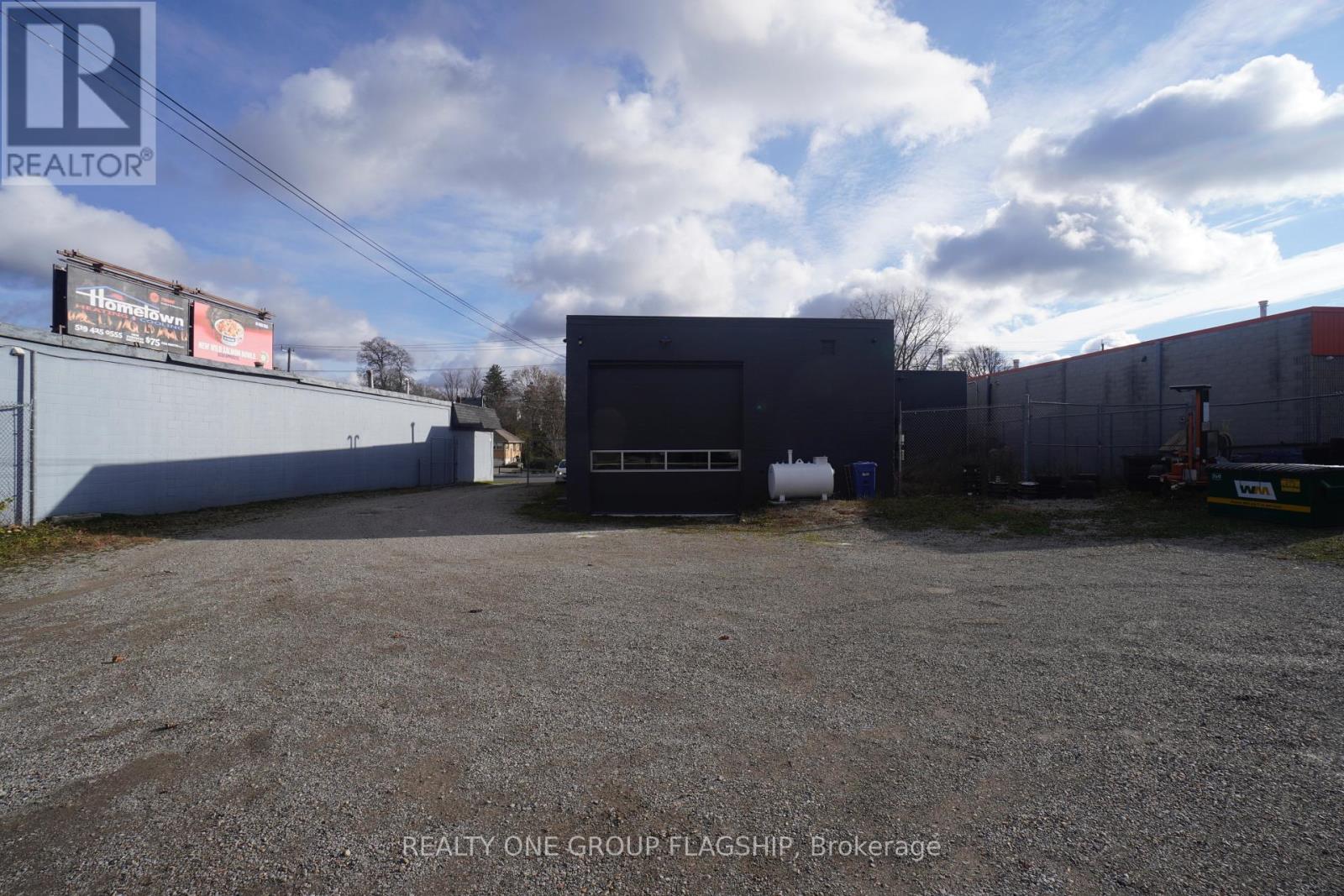 205 Wharncliffe Road S Property Photo 23