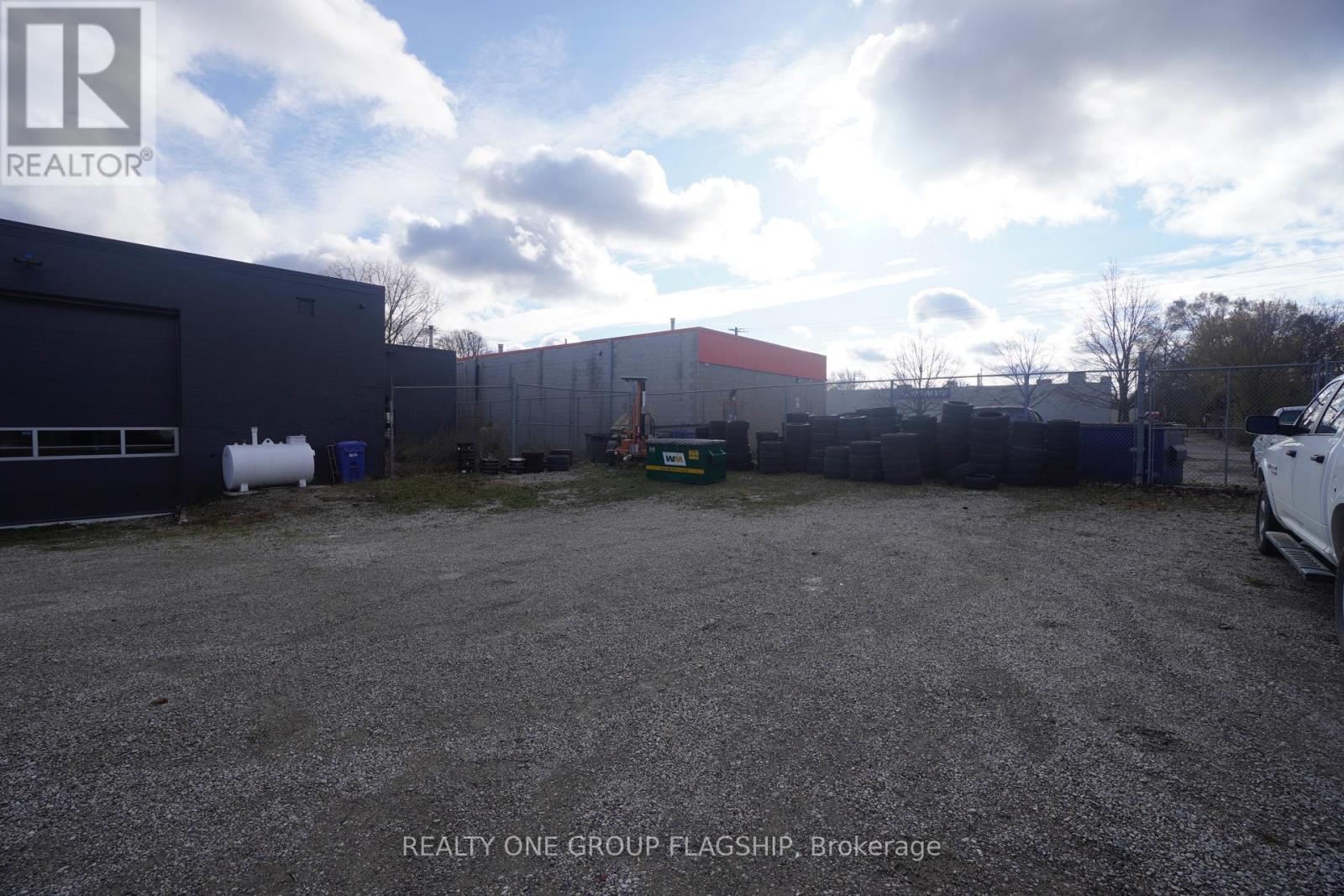 205 Wharncliffe Road S Property Photo 24