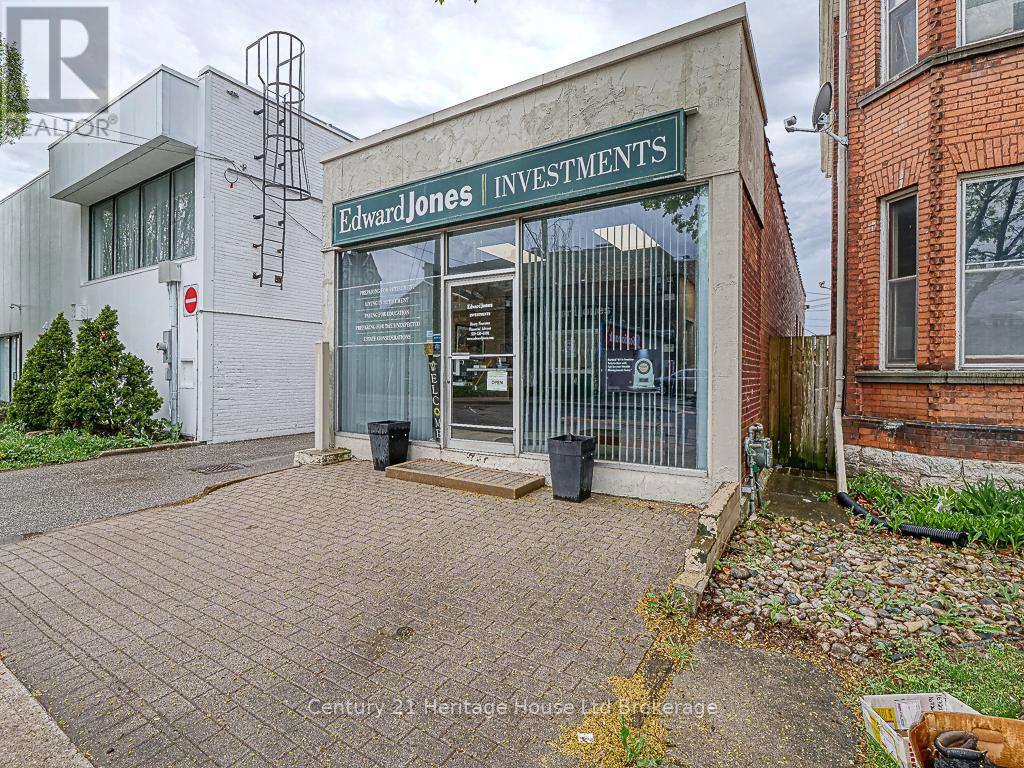 11 Riddell St Property Photo 2